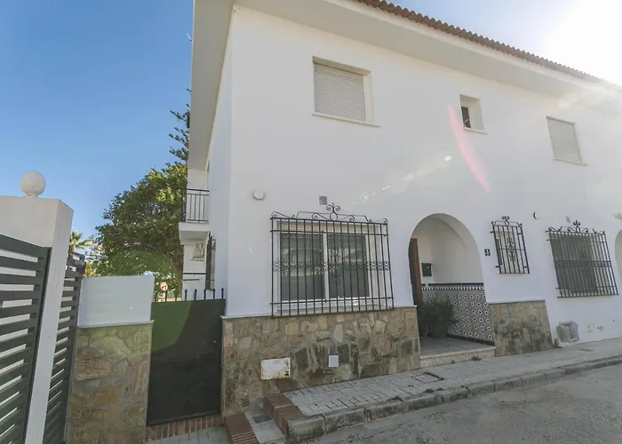Canovas Nerja - Casa Parador Con Jardin Privado En Centro Nerja